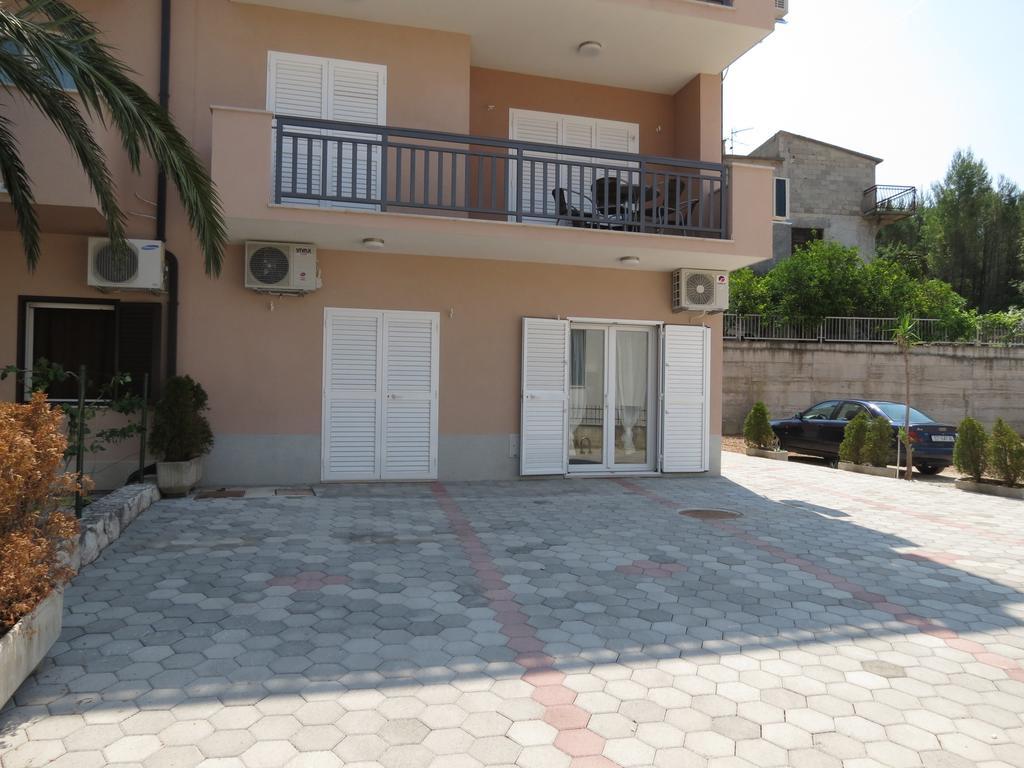 Apartments Ljubicic Podstrana Luaran gambar