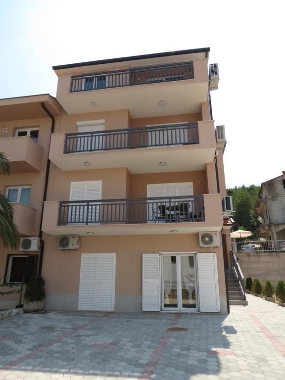 Apartments Ljubicic Podstrana Luaran gambar